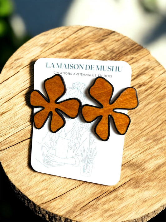 Boucles d’oreilles fleur noir bois